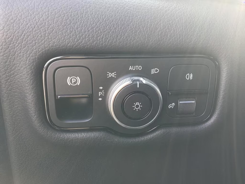 Mercedes-Benz EQV 300 - foto 12