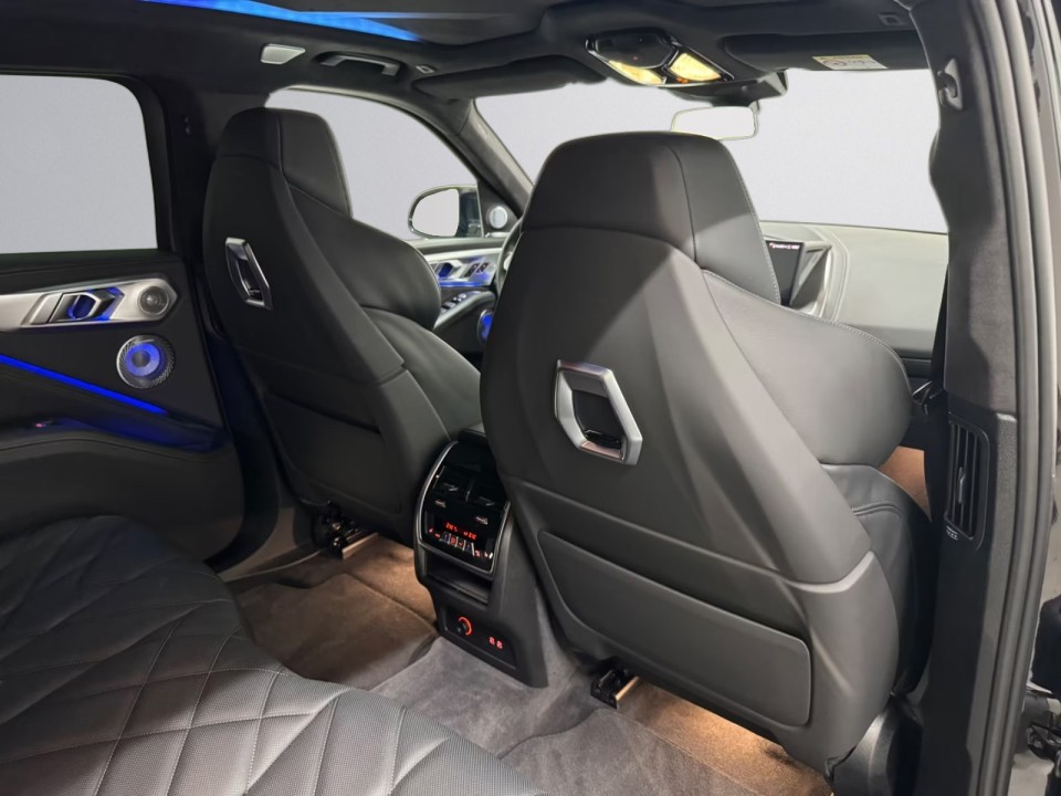 BMW XM 50e - foto 16