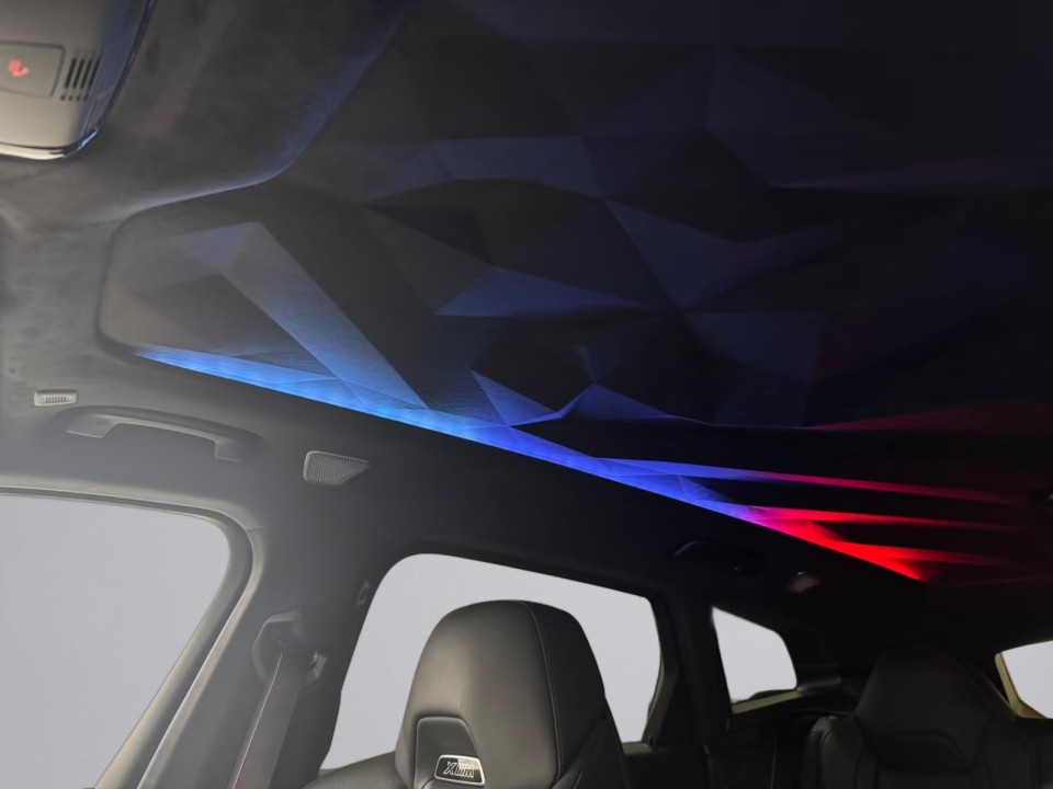 BMW XM 50e - foto 17