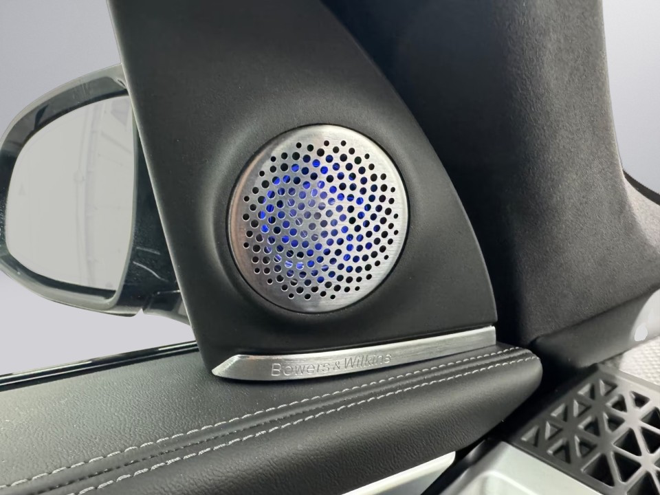 BMW XM 50e - foto 18