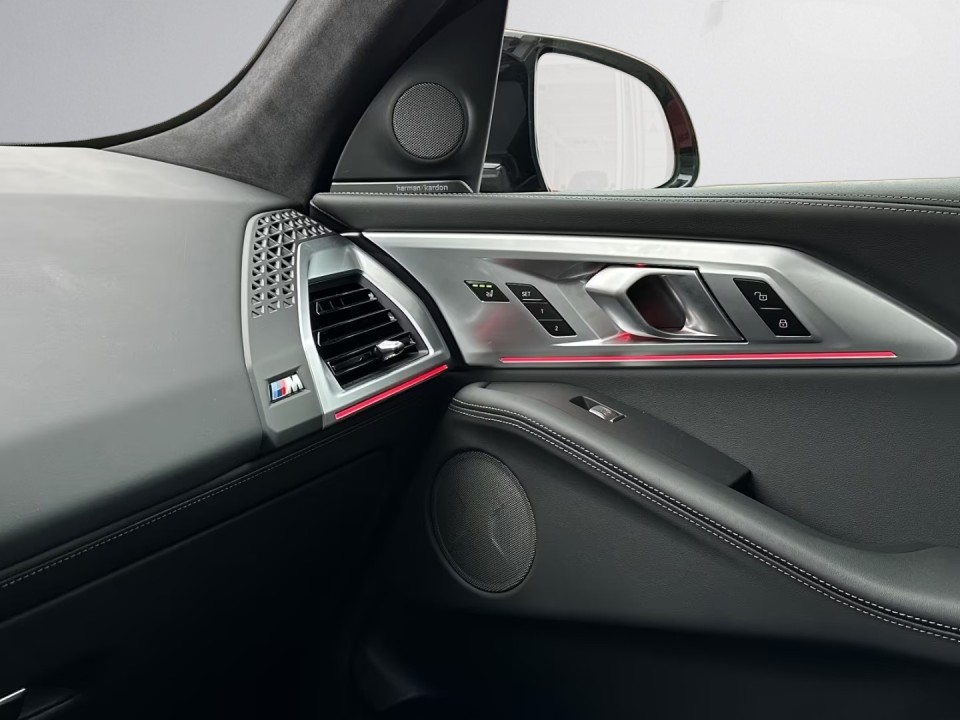 BMW XM 50e - foto 18