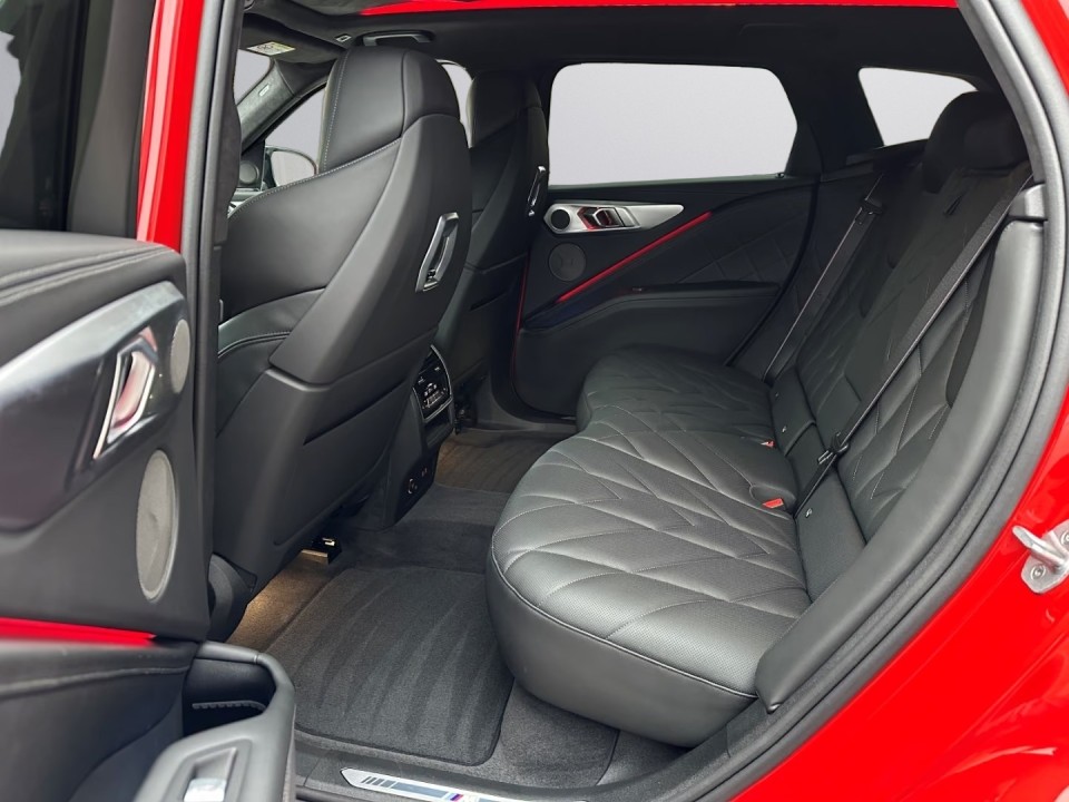 BMW XM 50e - foto 16
