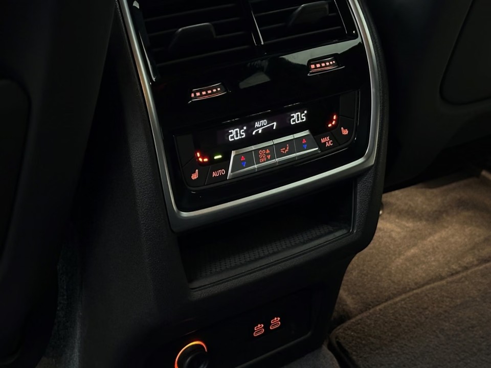 BMW XM 50e - foto 15