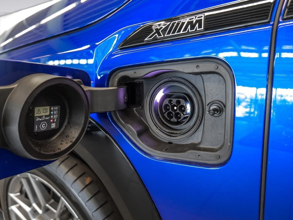 BMW XM 50e - foto 19