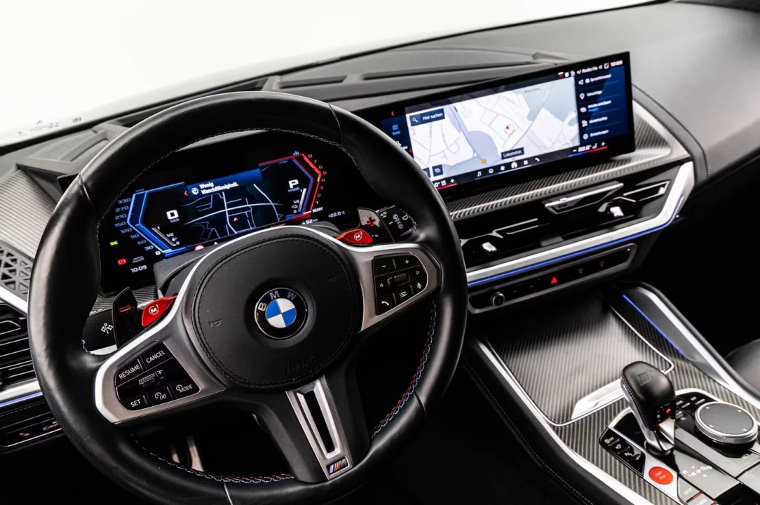 BMW XM 50e - foto 17