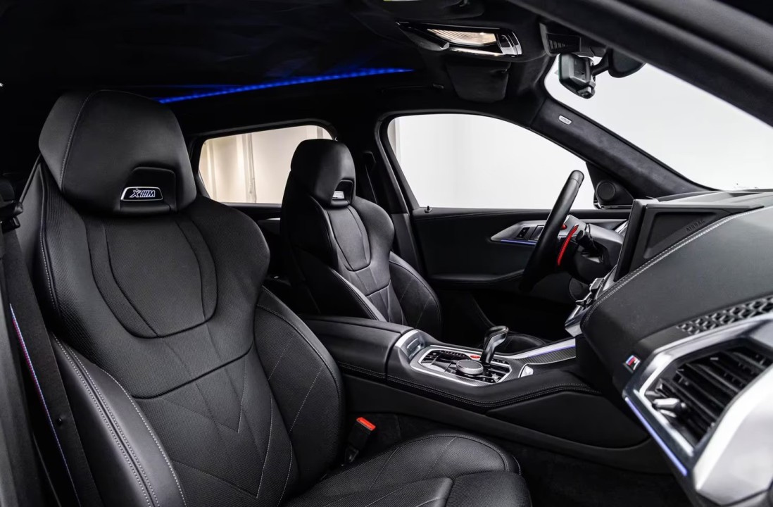 BMW XM 50e - foto 12