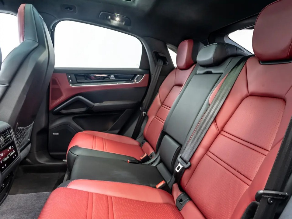 Porsche Cayenne Coupe - foto 16