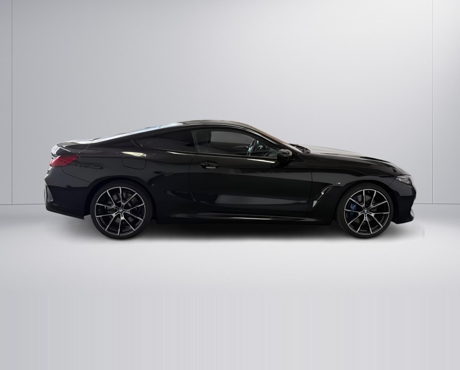 BMW Seria 8 840i xDrive Coupe M-Sport (2)