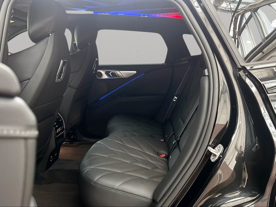 BMW XM 50e - foto 9