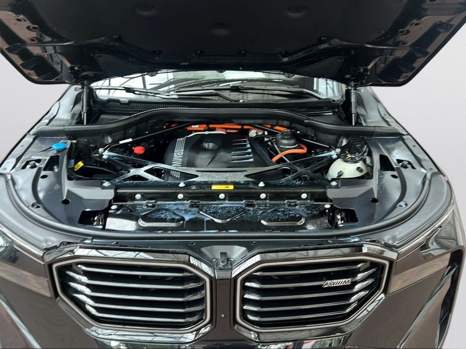 BMW XM 50e - foto 15