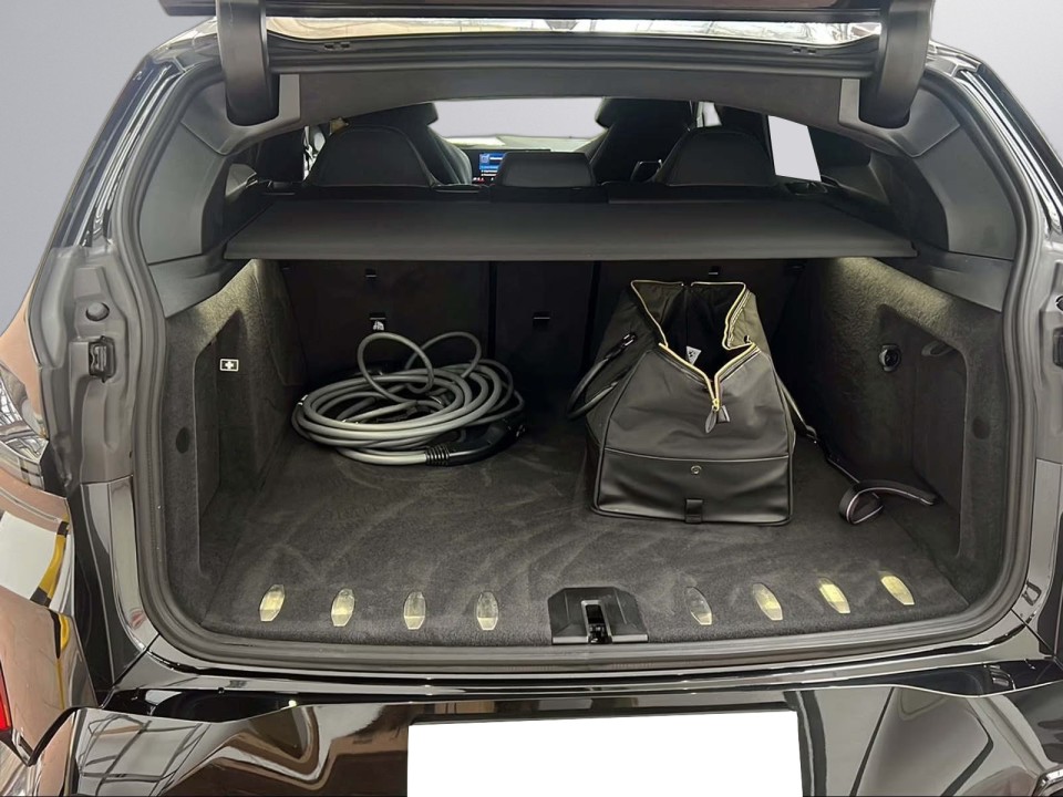 BMW XM 50e - foto 14