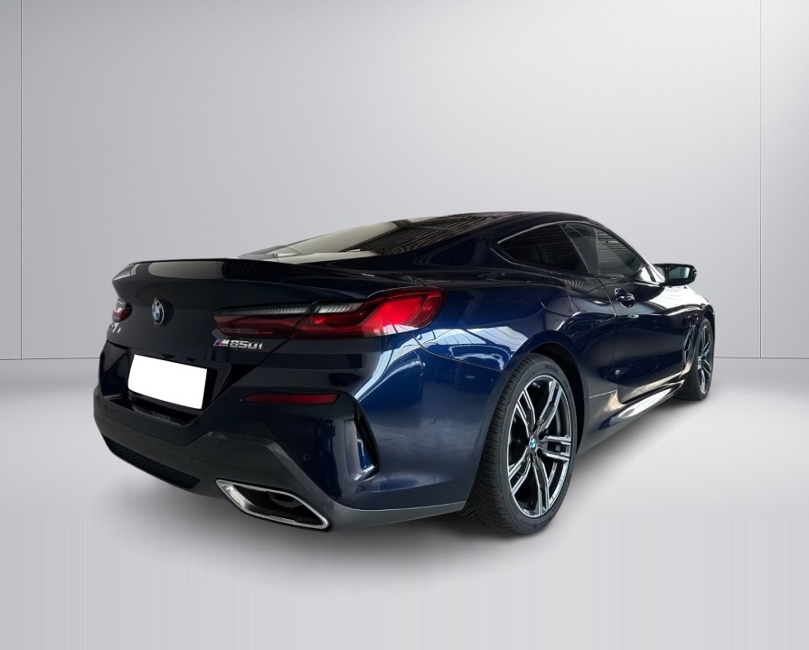 BMW Seria 8 M850i Coupe (2)