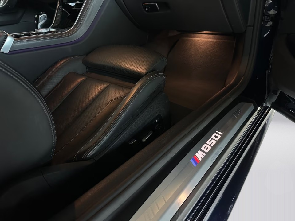 BMW Seria 8 M850i Coupe - foto 27