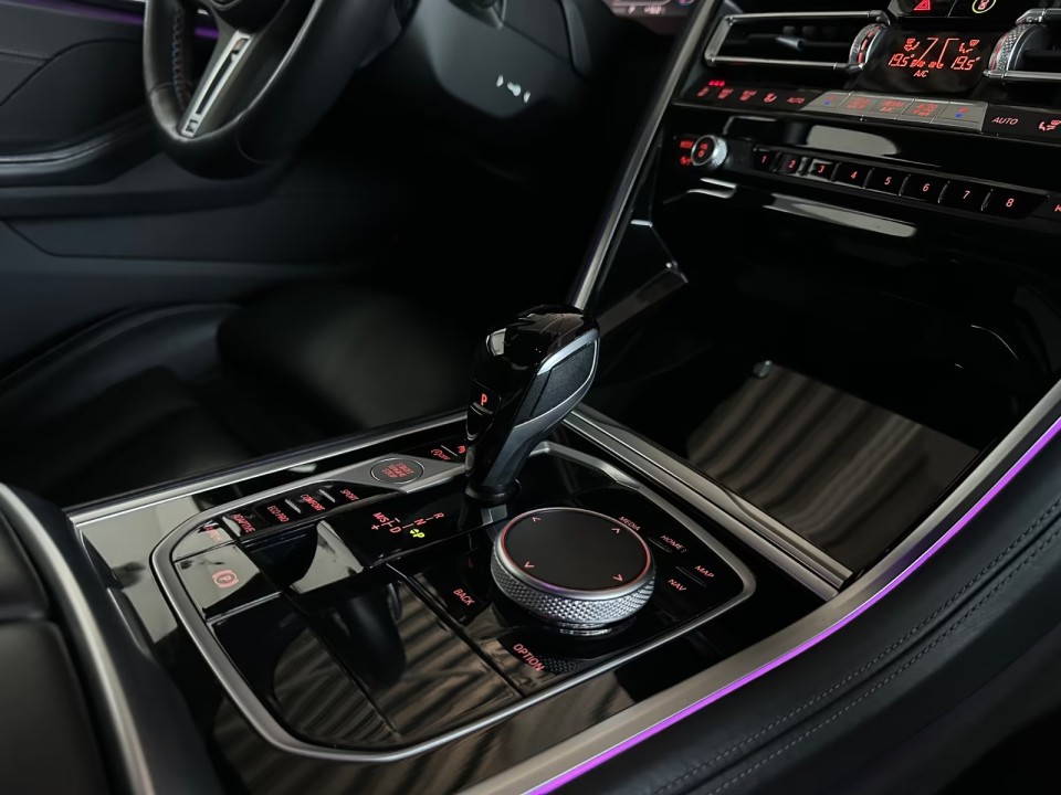 BMW Seria 8 M850i Coupe - foto 14