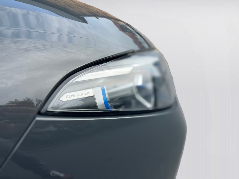 BMW Seria 8 M850i Coupe - foto 25