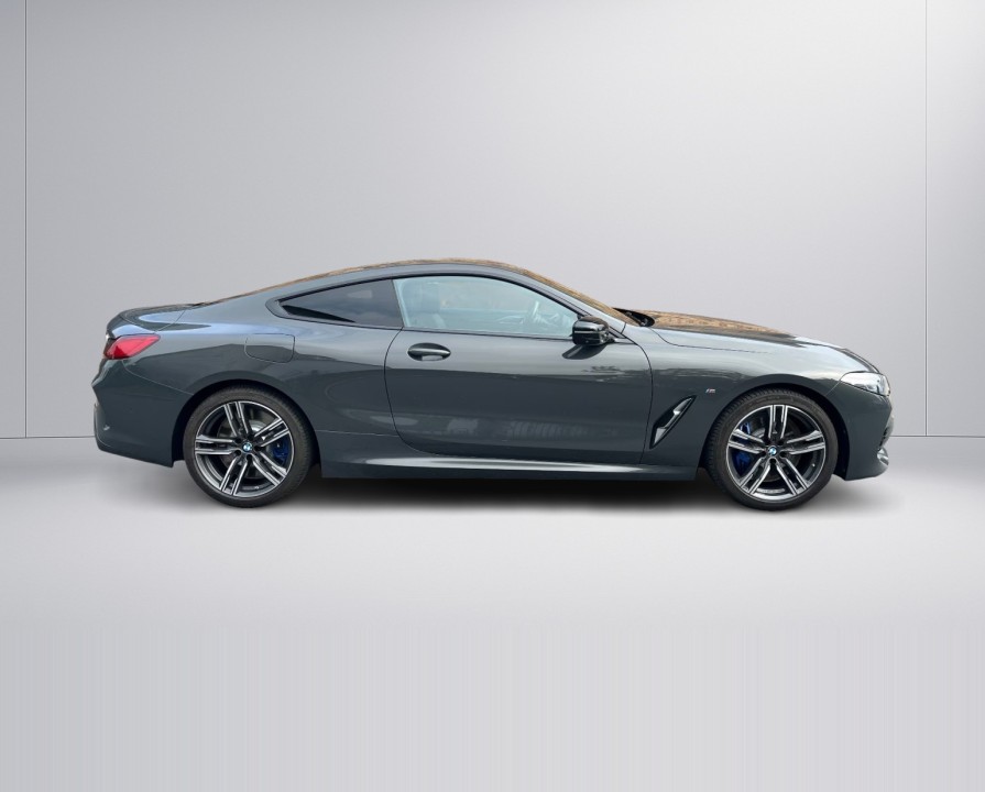 BMW Seria 8 M850i Coupe (2)