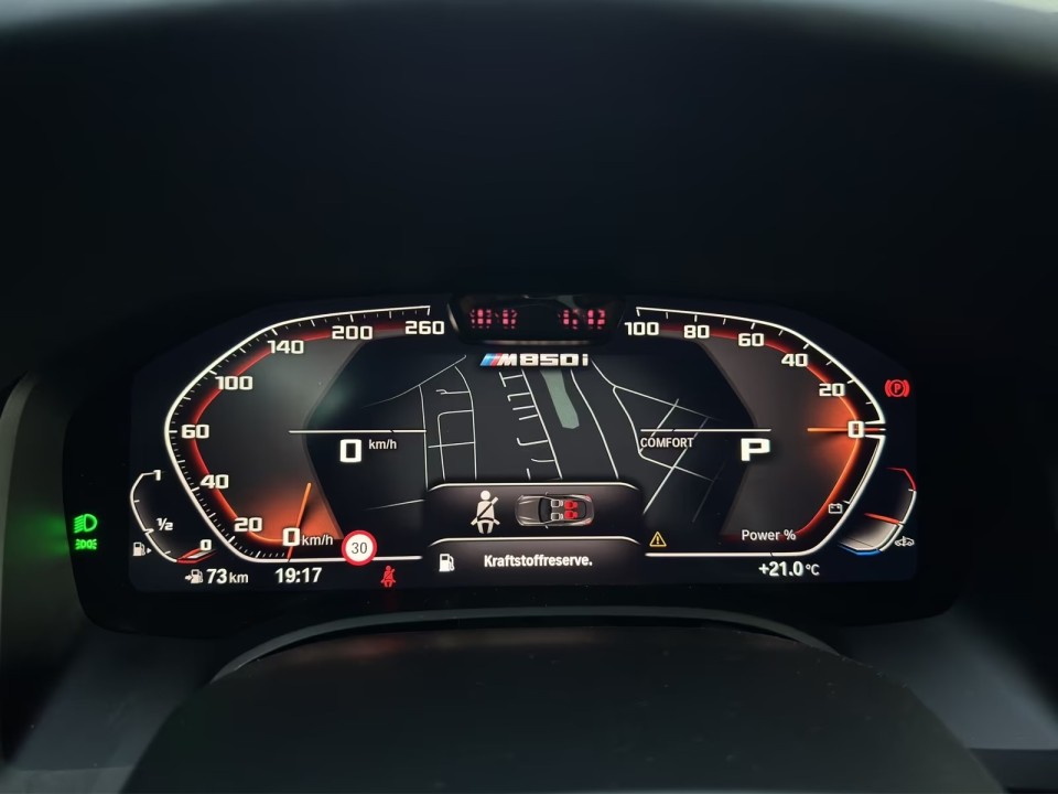 BMW Seria 8 M850i Coupe - foto 9