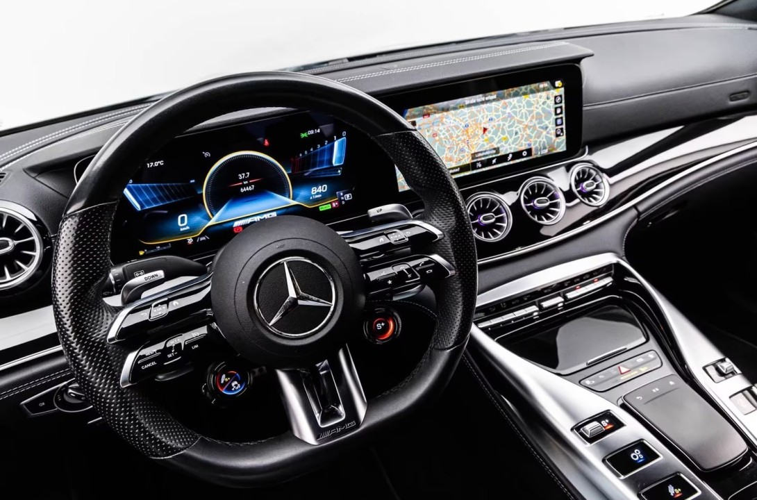 Mercedes-Benz AMG GT 43 4MATIC - foto 11