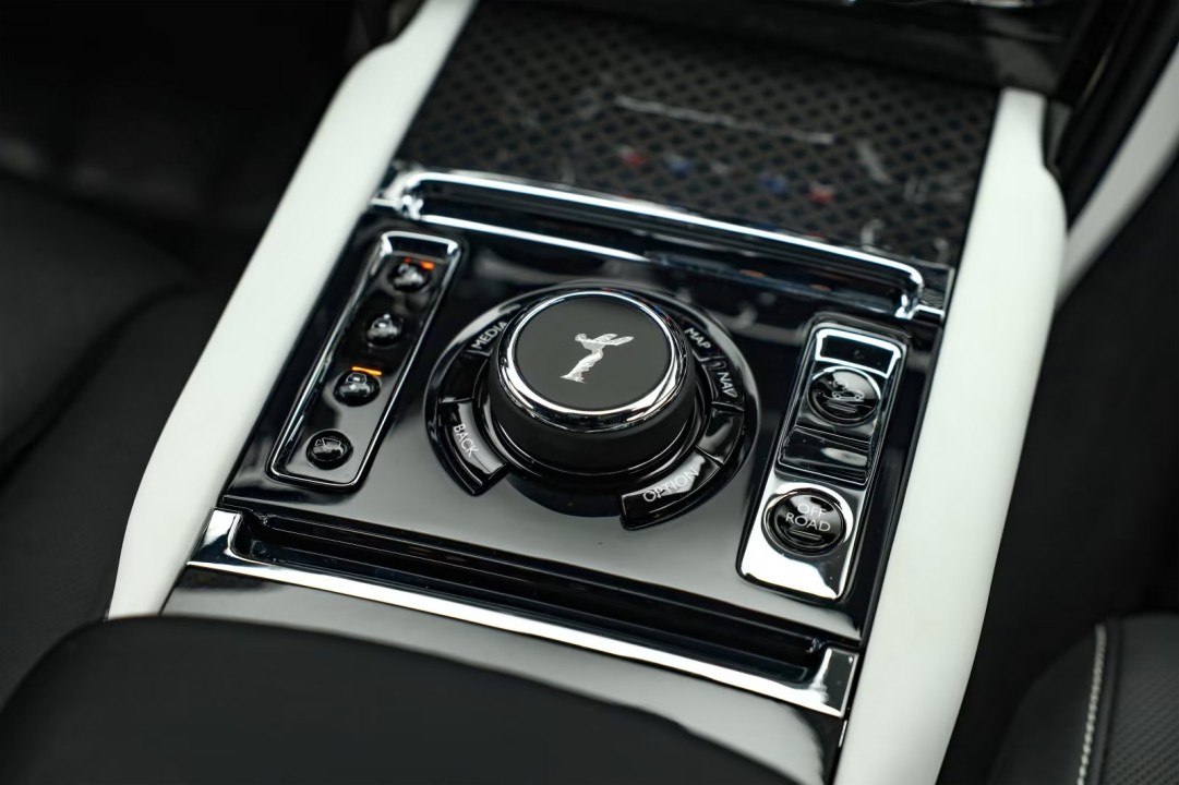 Rolls-Royce Cullinan Black Badge - foto 18