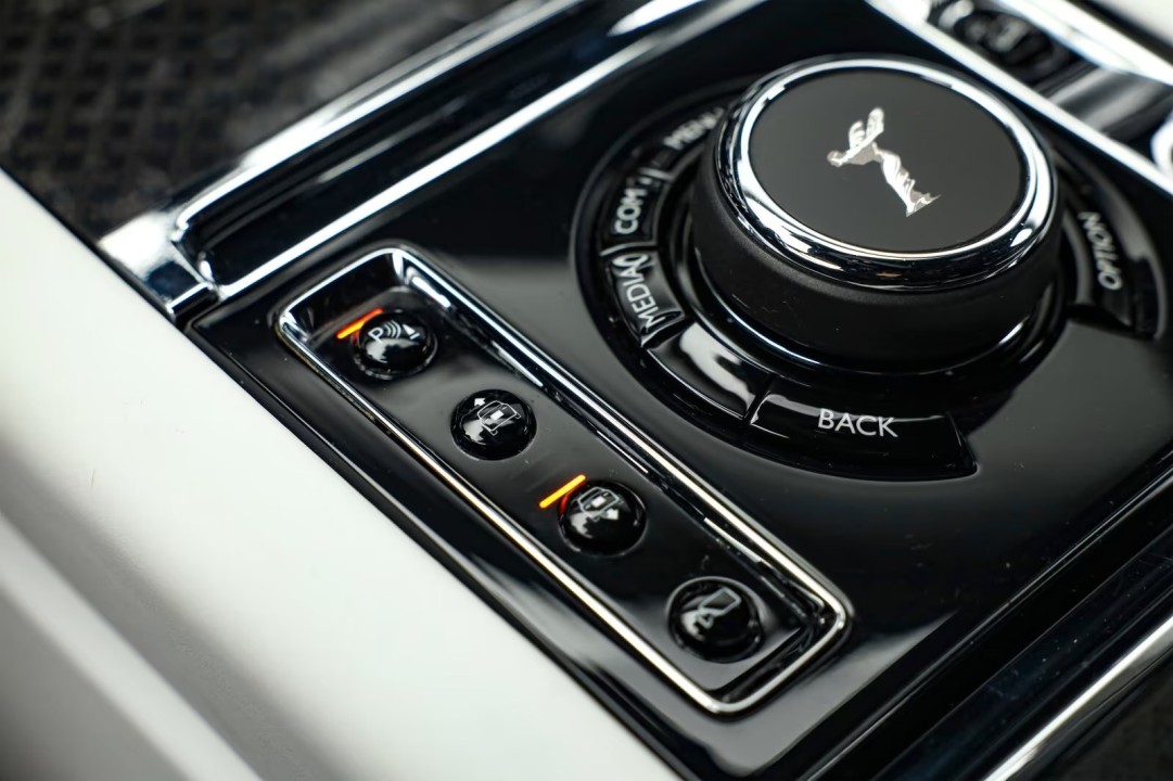 Rolls-Royce Cullinan Black Badge - foto 19