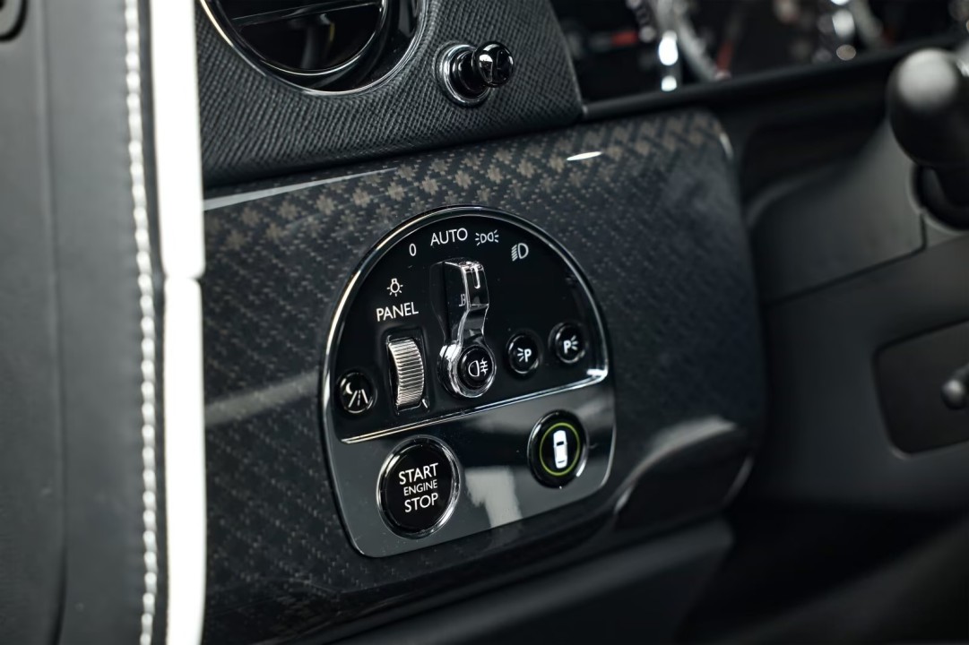 Rolls-Royce Cullinan Black Badge - foto 23