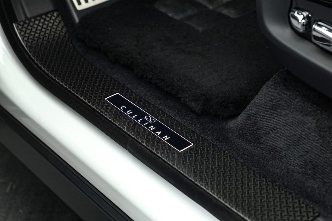 Rolls-Royce Cullinan Black Badge - foto 35