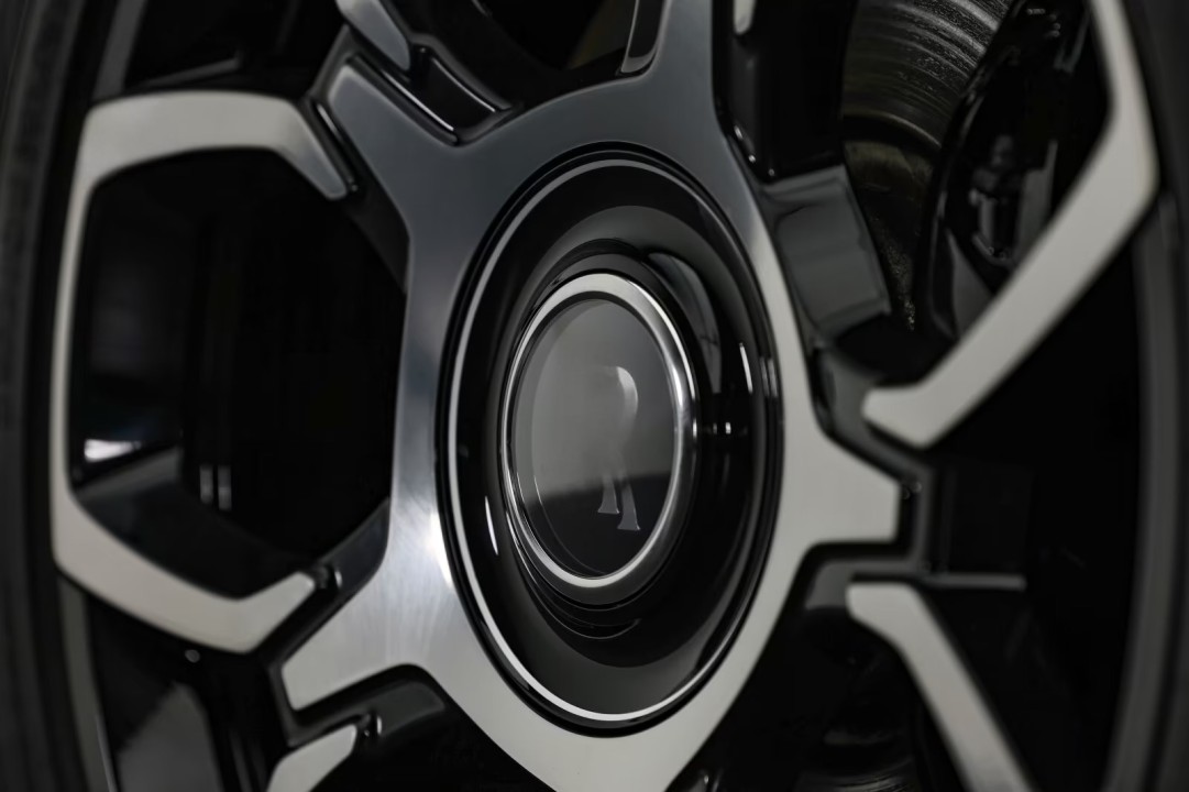 Rolls-Royce Cullinan Black Badge - foto 41