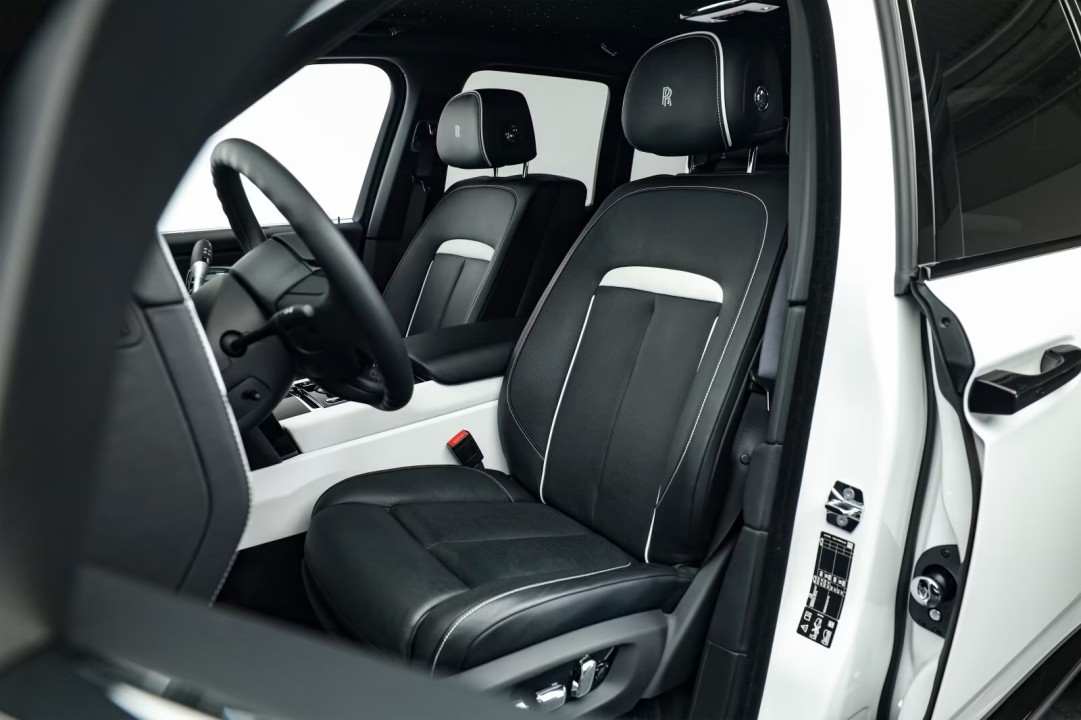 Rolls-Royce Cullinan Black Badge - foto 13
