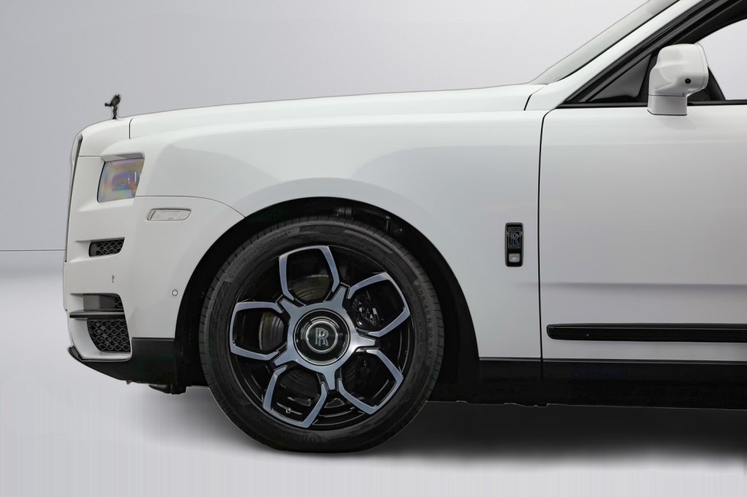 Rolls-Royce Cullinan Black Badge - foto 40