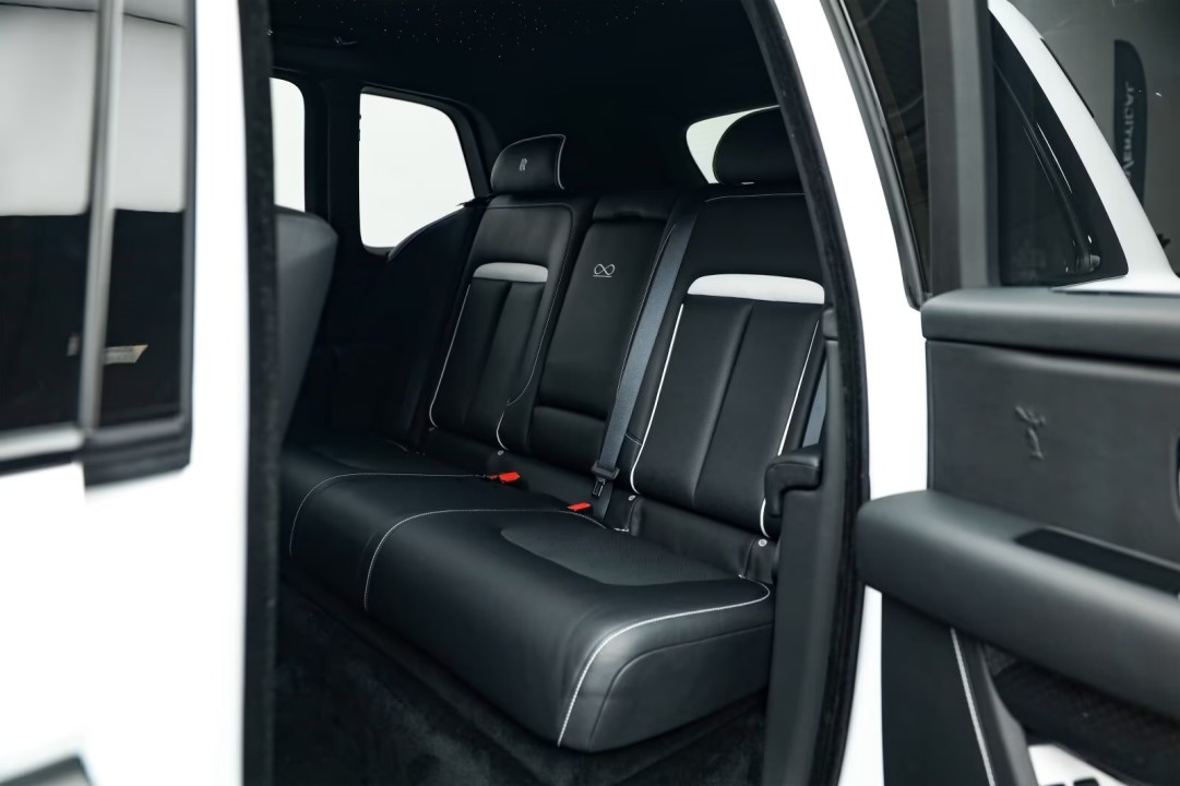 Rolls-Royce Cullinan Black Badge - foto 30