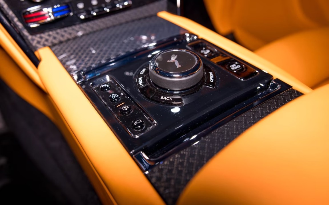 Rolls-Royce Cullinan Black Badge - foto 10