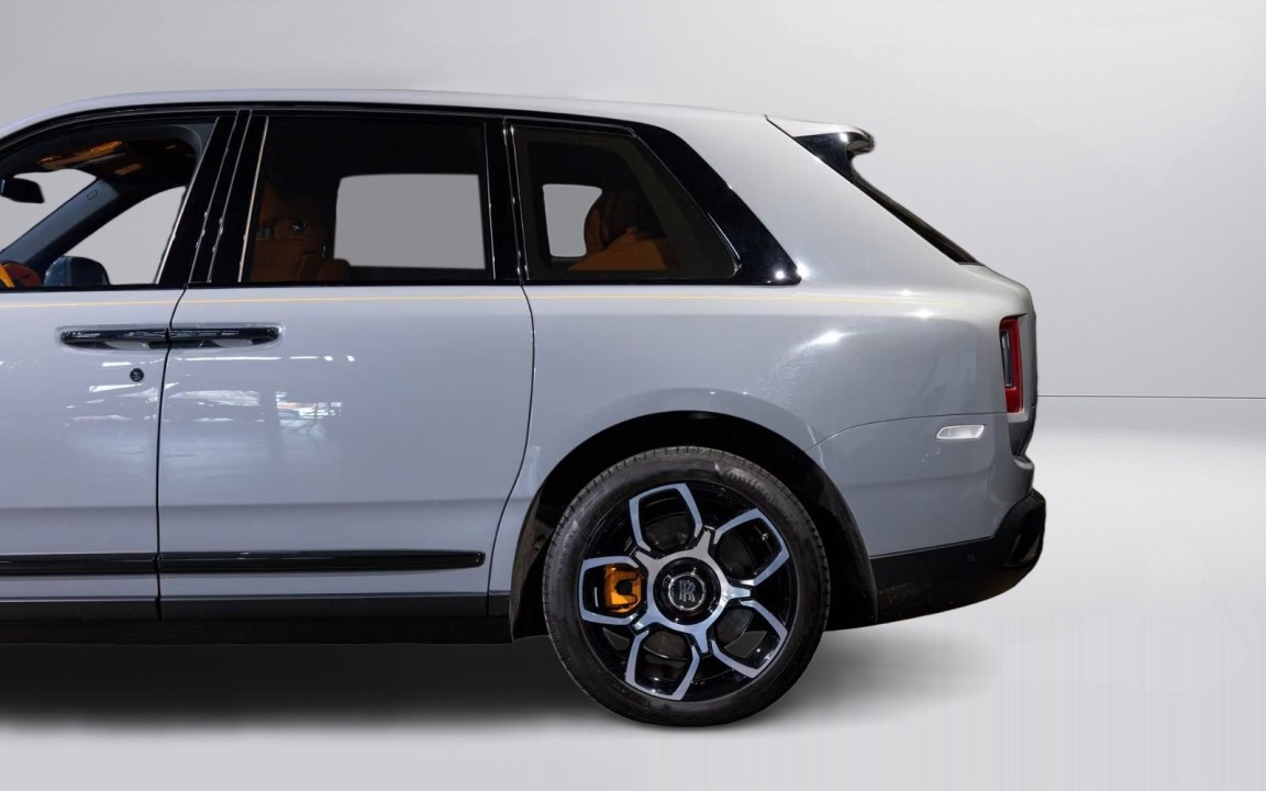 Rolls-Royce Cullinan Black Badge - foto 24
