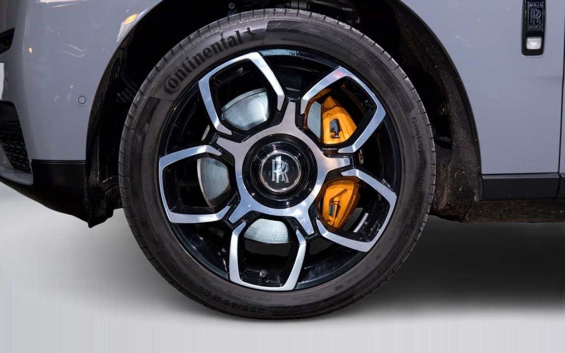 Rolls-Royce Cullinan Black Badge - foto 25