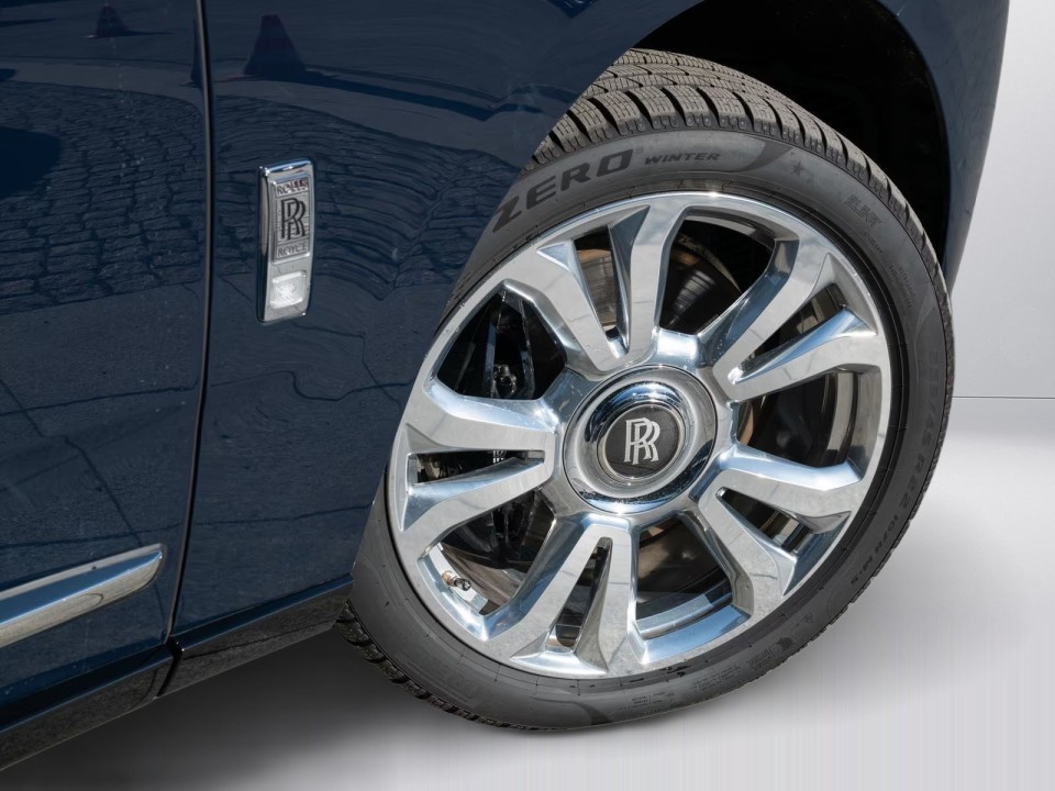 Rolls-Royce Cullinan - foto 24