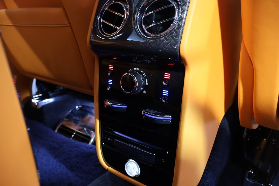 Rolls-Royce Cullinan Black Badge - foto 30