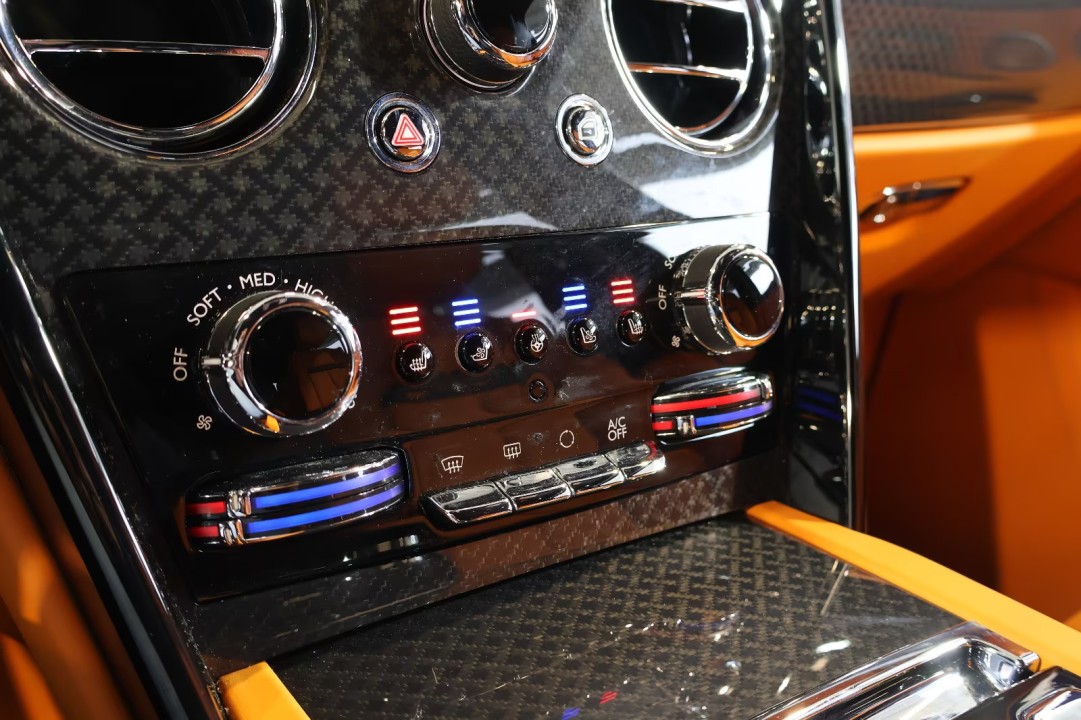 Rolls-Royce Cullinan Black Badge - foto 21