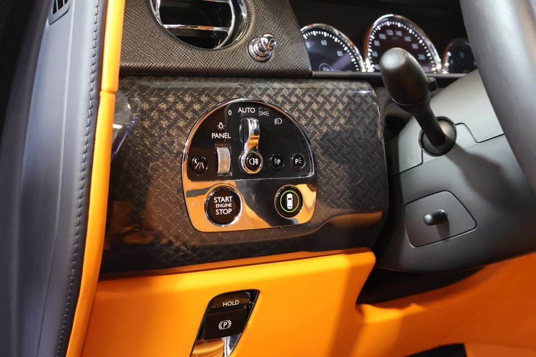 Rolls-Royce Cullinan Black Badge - foto 31