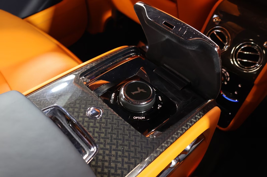 Rolls-Royce Cullinan Black Badge - foto 26