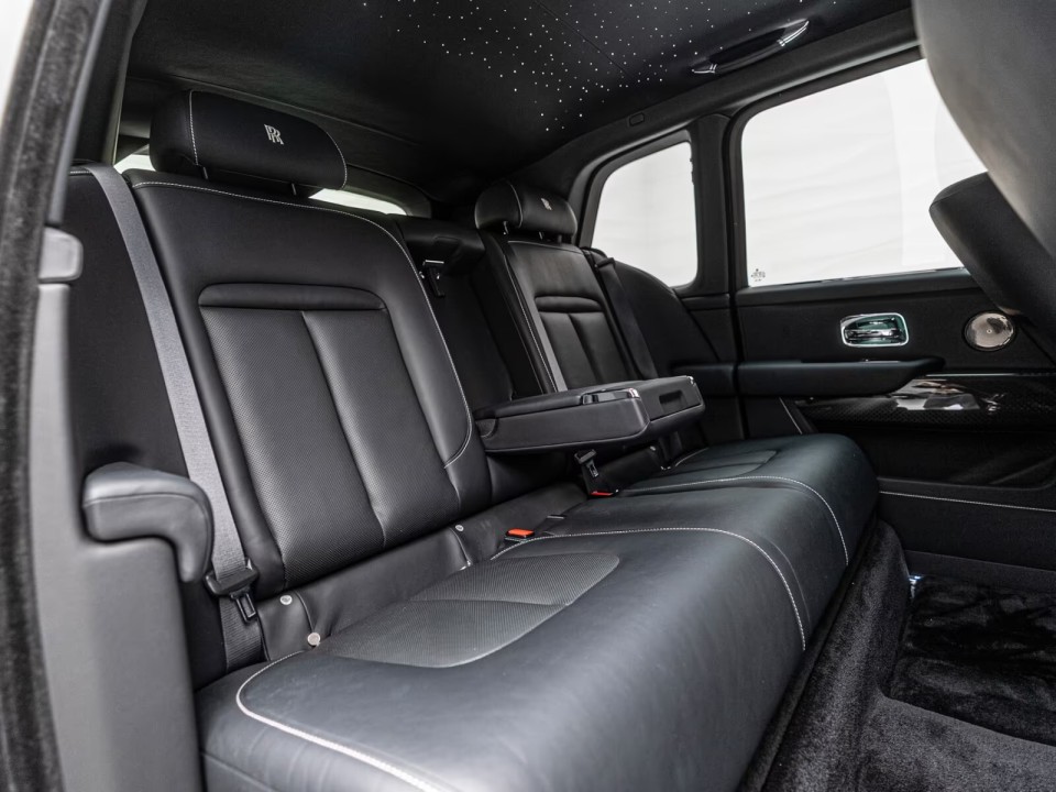 Rolls-Royce Cullinan Black Badge - foto 17