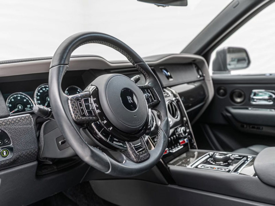 Rolls-Royce Cullinan Black Badge - foto 12