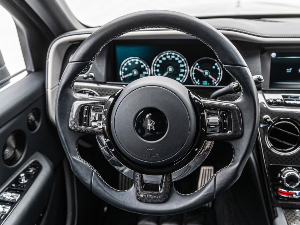 Rolls-Royce Cullinan Black Badge - foto 23