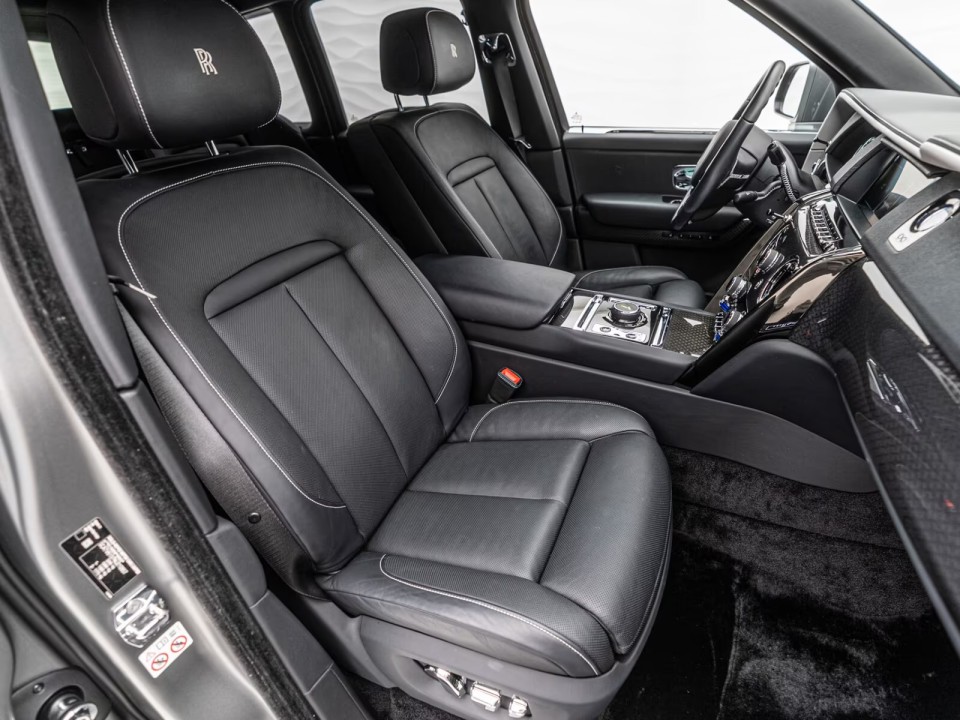 Rolls-Royce Cullinan Black Badge - foto 19