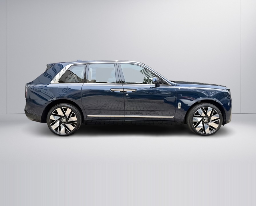 Rolls-Royce Cullinan (2)