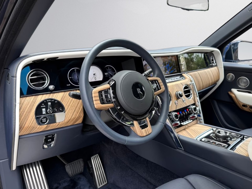 Rolls-Royce Cullinan - foto 10