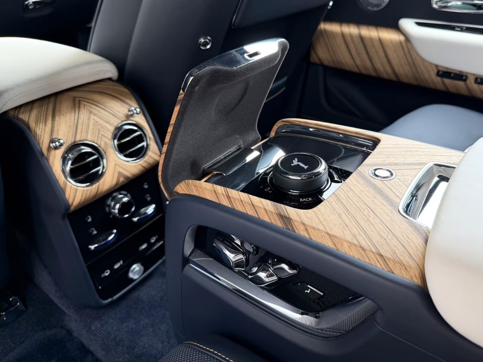 Rolls-Royce Cullinan - foto 24