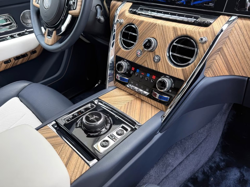 Rolls-Royce Cullinan - foto 23