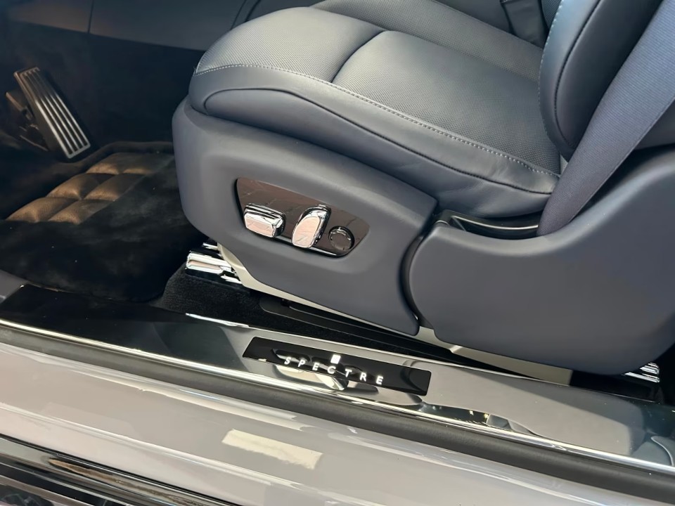 Rolls-Royce Spectre - foto 17