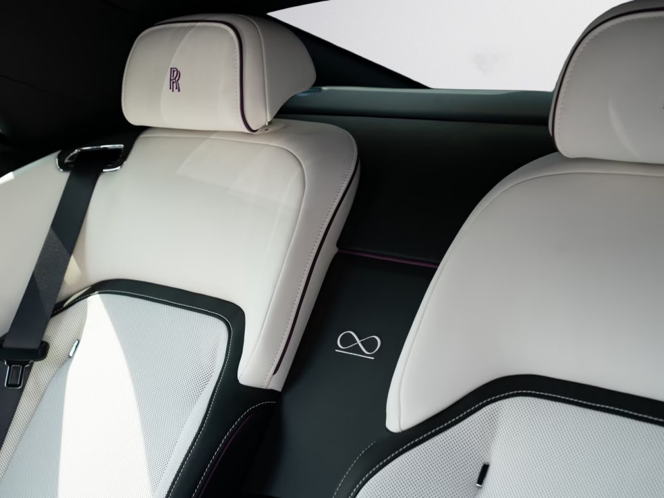 Rolls-Royce Spectre - foto 12