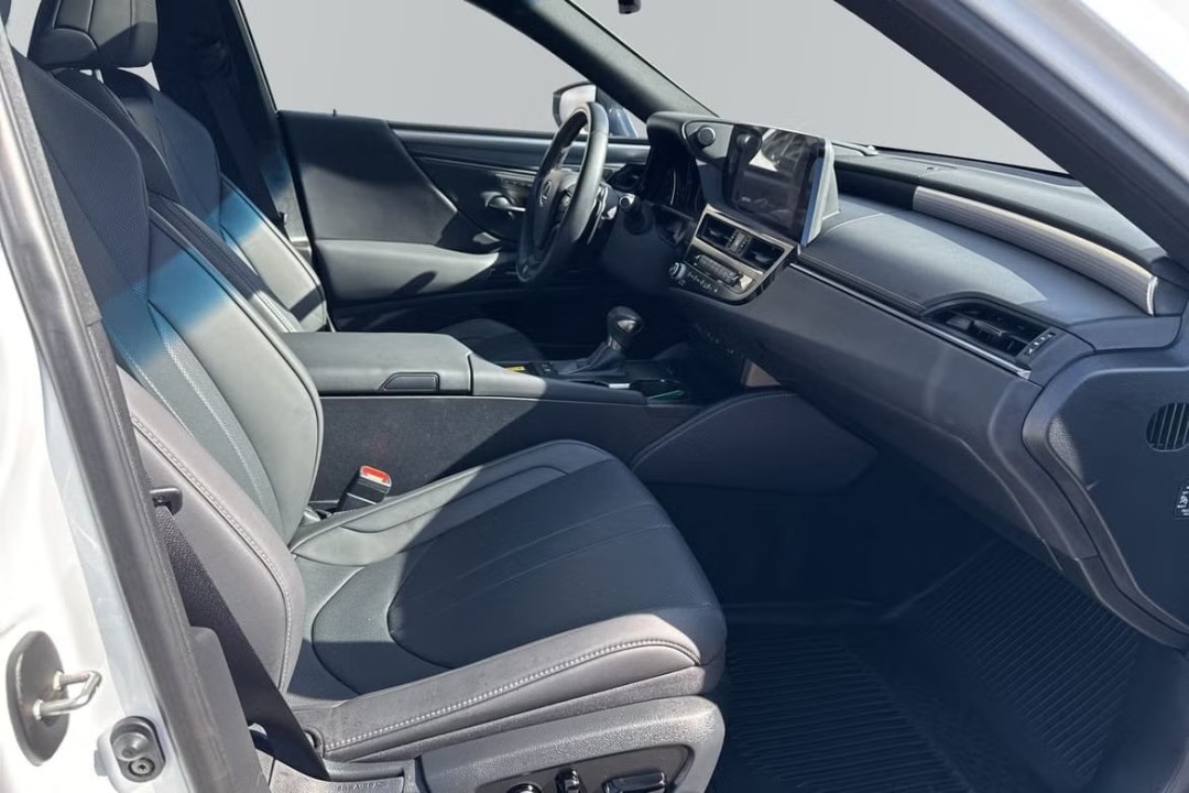 Lexus Seria ES 300h F-Sport - foto 12