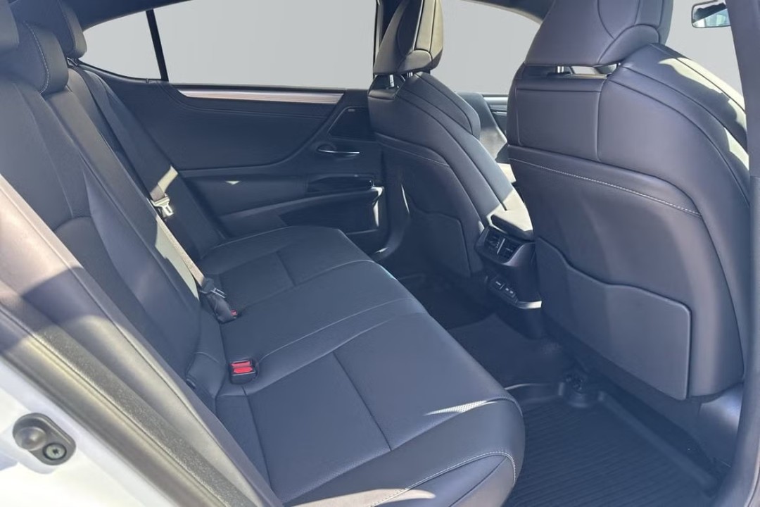 Lexus Seria ES 300h F-Sport - foto 11